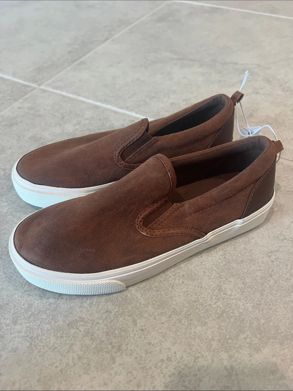• NWT Old Navy Boy Slip-On Loafers in Brown with White Sole, size 2 •